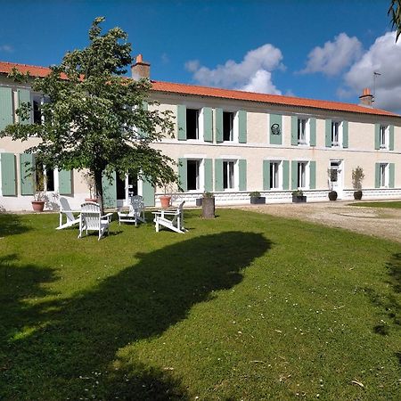 Les Grands Vents Hotel Chervettes Bagian luar foto