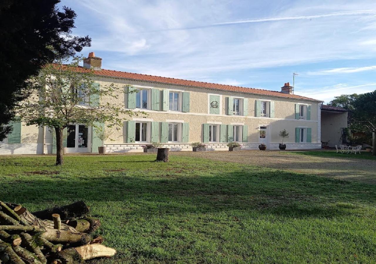 Les Grands Vents Hotel Chervettes Bagian luar foto