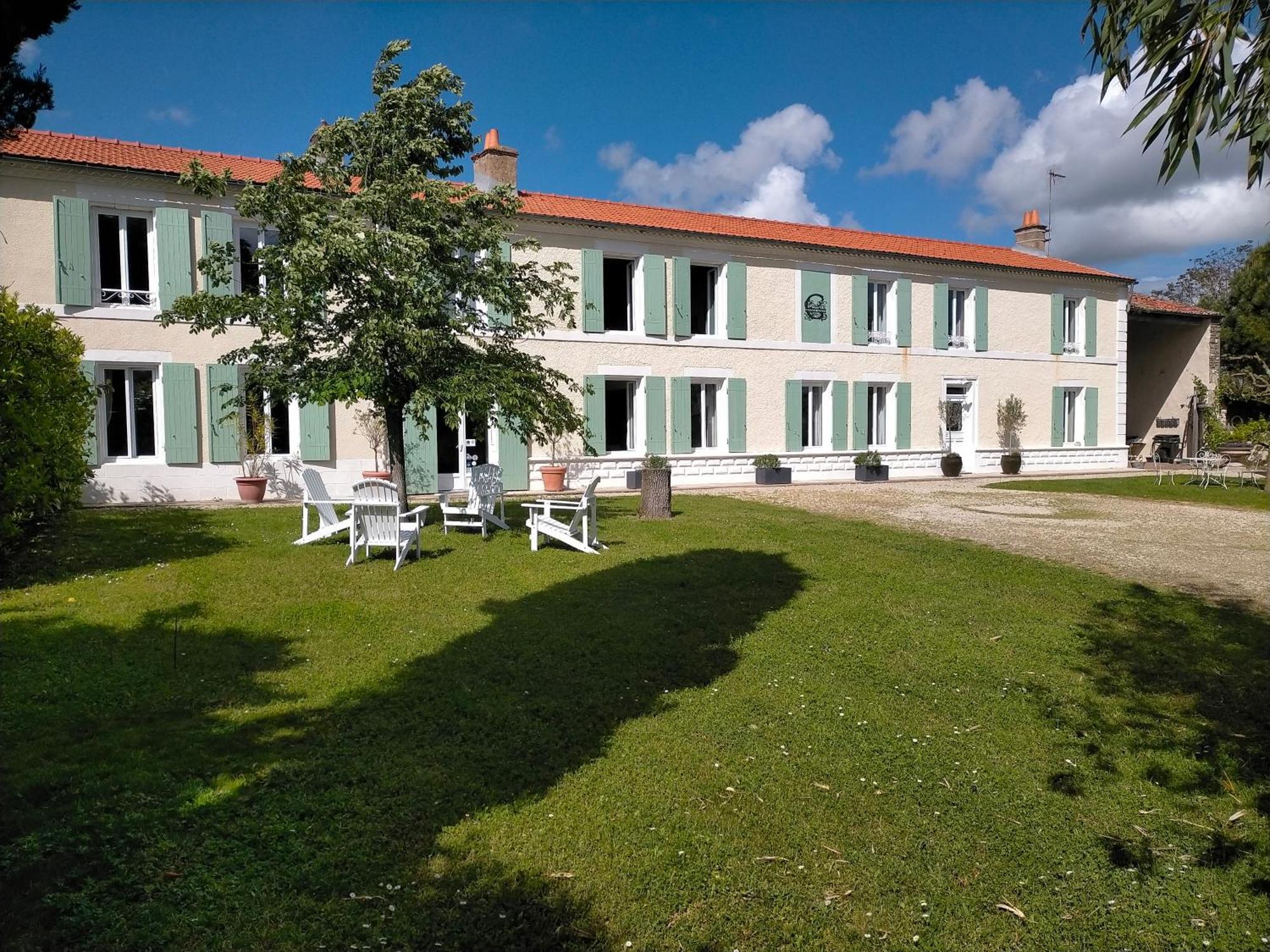 Les Grands Vents Hotel Chervettes Bagian luar foto