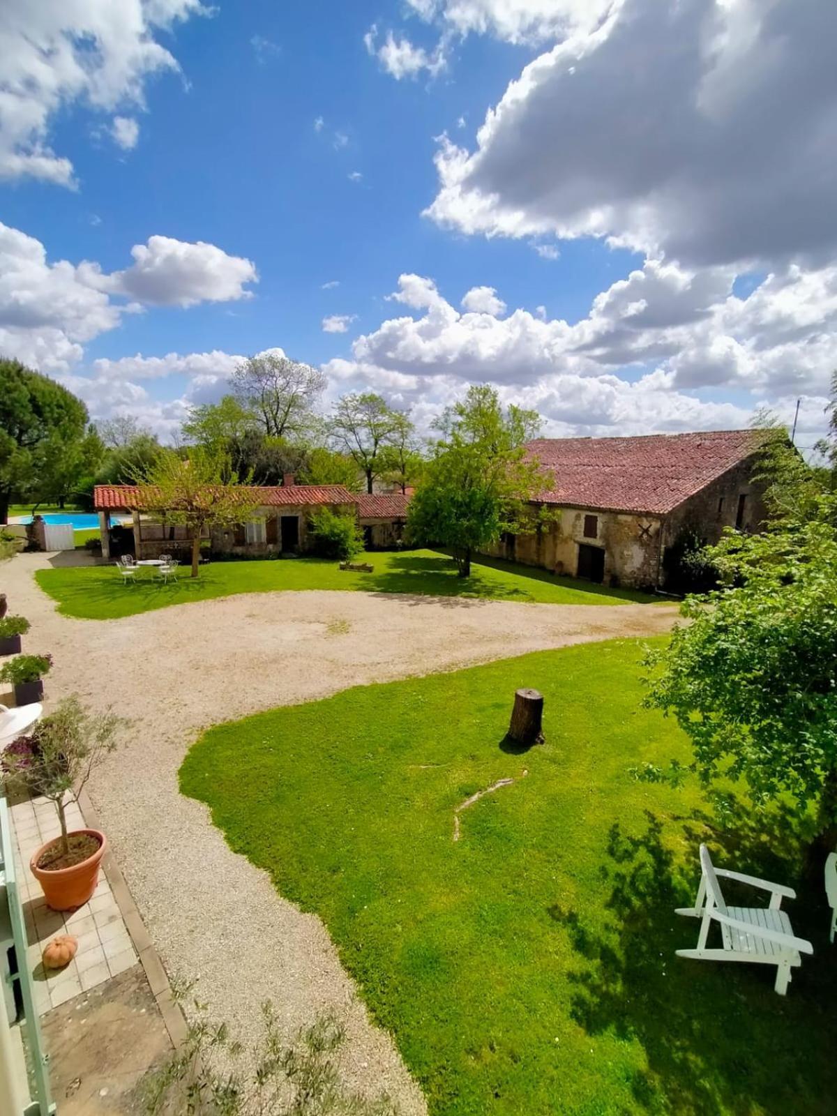 Les Grands Vents Hotel Chervettes Bagian luar foto